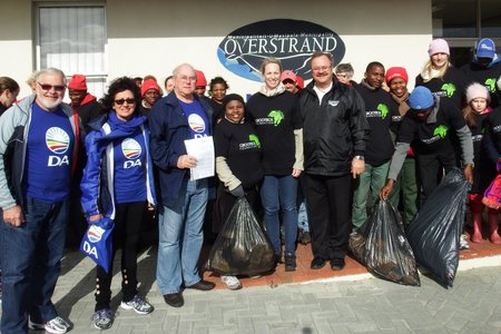 Municipal Councilors received a petition urging them to install road  signs  at both the town entrances